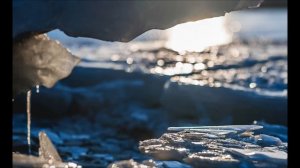 Тает снег, течёт вода