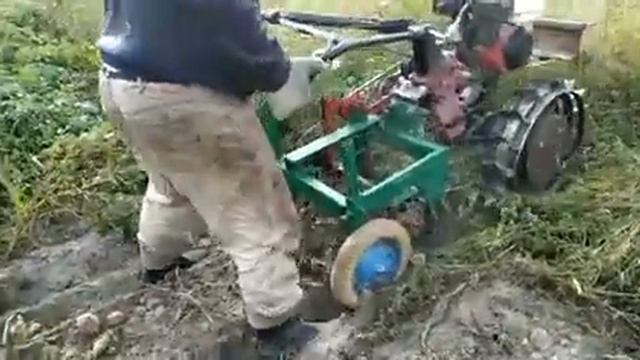 Первое удачное испытание самодельной картофелекопалки и ходоуменьшителя с грунтозацепами.