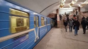 Метро поезд 81-717-714.5 (ММЗ) //81-717-714.5м Номерной, прибывает на станцию Площадь Маркса