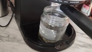 Чистка рожковой кофеварки Holt с помощью соды