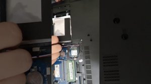 Разбираем и устанавливаем SSD на Lenovo B50-70