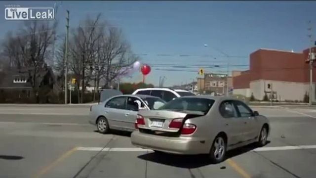 Авария с шариками смотреть онлайн