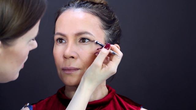 Стрелка для нависшего века смотреть онлайн