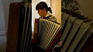 Ой, егетлэр. На баяне.