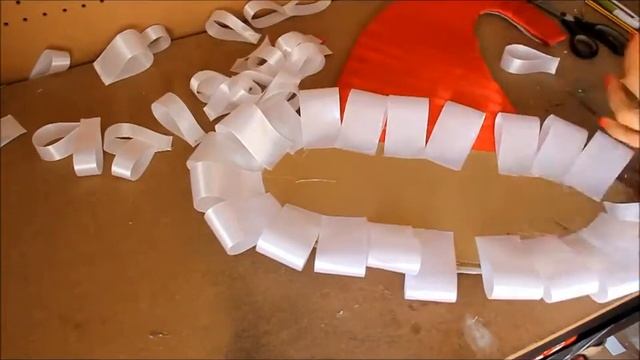 Шляпа Санта Клауса на дверь. Шляпа из лент и картона. смотреть онлайн