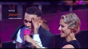 МНЕ НЕ НУЖНА ТАРЕЛКА Я ХАВАЮ РУКАМИ!!!