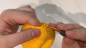 Мастер-класс по вязанию погремушки-грызунка: "Тигренок". Как связать погремушку крючком.