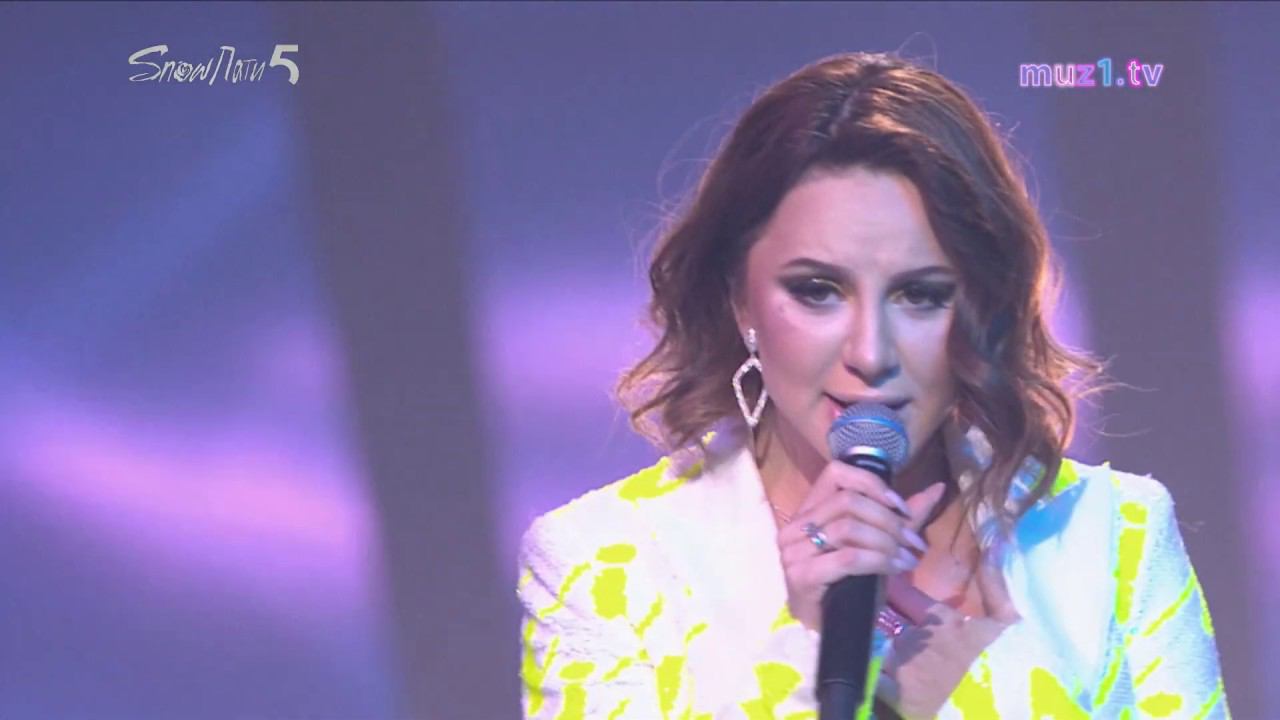 Песня artik asti под гипнозом. Под гипнозом artik &amp; asti. асти в клипе под гипнозом. клип артик и асти под гипнозом. асти под шафе.