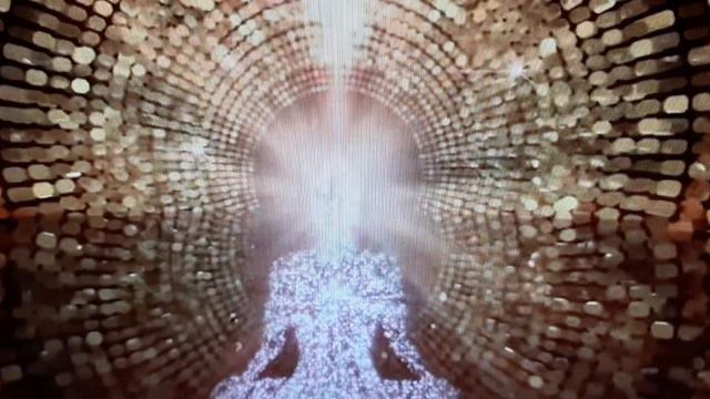 "Твоя тень на кирпичной стене..." - стихи о любви и вечности в авторском исполнении. смотреть онлайн