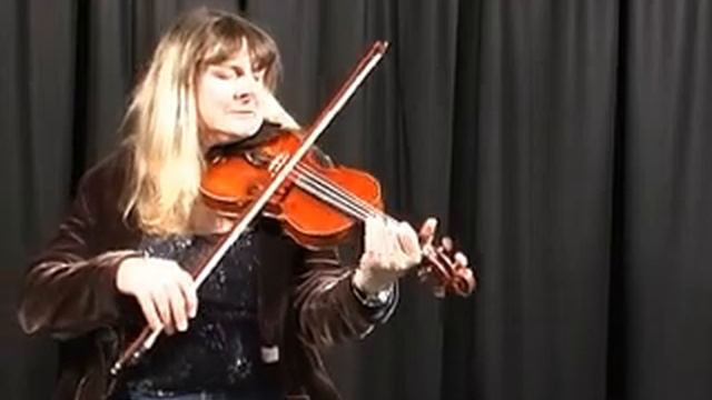 Gina Le Faux Plays a Schult Violin смотреть онлайн