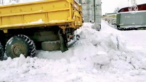 УРАЛ ПРЕТ ПО СНЕГУ!!!!