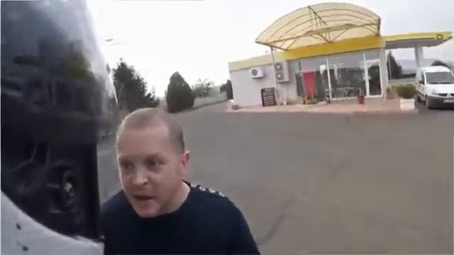 Прикол на заправке не дали подкачать колесо