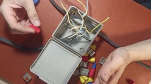 Как соединить провода в распределительной коробке