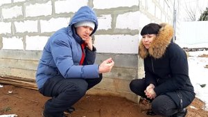 Какой цоколь лучше кирпичный или бетонный. Цоколь из кирпича. Цоколь из бетона. Цоколь дома. Цоколь