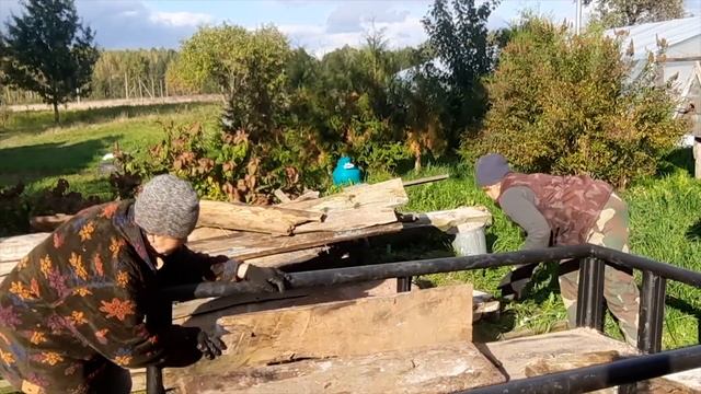 Подготовка к зиме идет полным ходом. Впереди холода и морозы смотреть онлайн