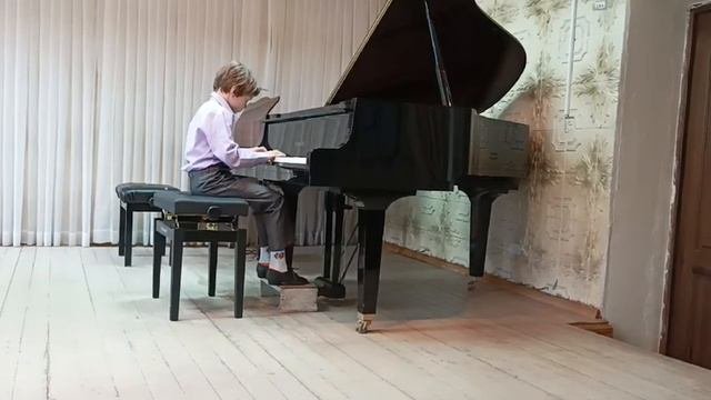 Чурсаев В.  1 класс П. Чайковский 
