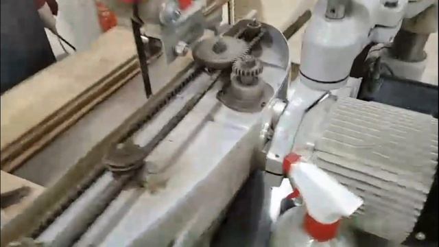 Модернизация ленто-пильного станка прижимом от фрейзера #столяр#древесина#интересноевидео#лестница смотреть онлайн