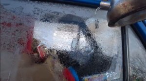 Что будет, если облить лобовое стекло автомобиля кипятком