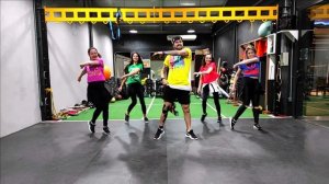 SE VUELVE LOCA - Mega Mix 90 - Mario Caceres - Zumba  - Salsa  l Coreografia l Cia Art Dance