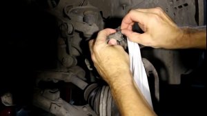 Замена передних тормозных колодок на Toyota Noah 3S FE Тойота Ноах 2000 года