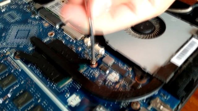 Disassembly, maintenance and upgrade to SSD Lenovo ideapad 100 [ENGLISH PROJECT] смотреть онлайн