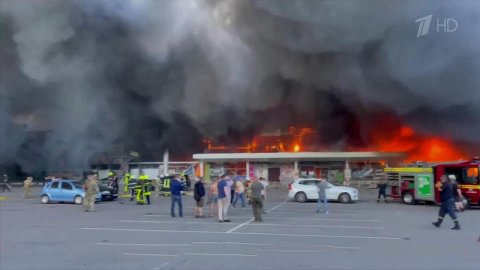 Торговый центр в Кременчуге загорелся от огня со склада детонирующих боеприпасов НАТО