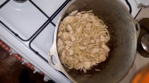 Гречка по купечески в казане на плите
