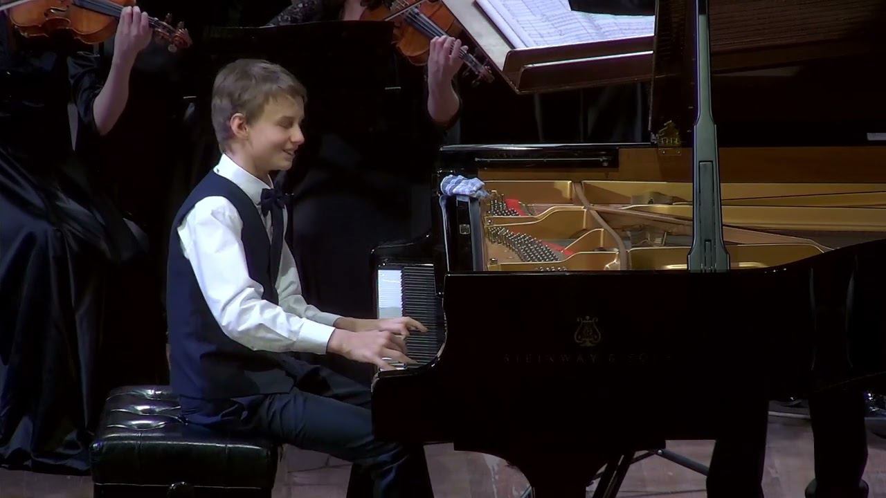 Захар Внутских, Э.Григ, Piano concerto in A minor 3 часть смотреть онлайн