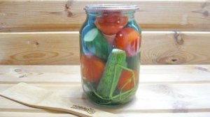 Ассорти из помидор и огурцов на зиму