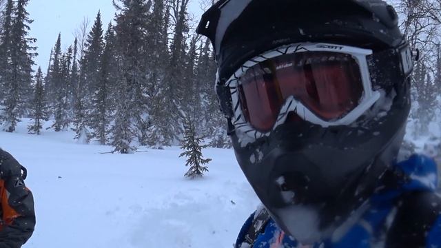 60 километров по тайге в жесткий пухляк на сноубайках смотреть онлайн