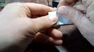 Вот, что делать, если к КОРПУСУ аккумулятора от мобильного телефона не удаётся ПРИПАЯТЬ провод.