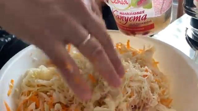 Рецепт от бабушки: галушки с тушёной капустой и мясом(готовит мама)