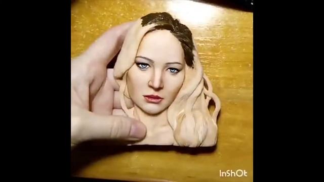 Процесс росписи барельефного портрета Дженнифер Лоуренс смотреть онлайн