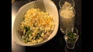 Салат"Необычный"(давно забытый рецепт). Вкуснейший салат из копчёной скумбрии.