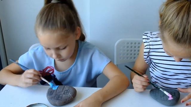 Рисунки на камнях с детьми/роспись камней/рисование на камнях смотреть онлайн