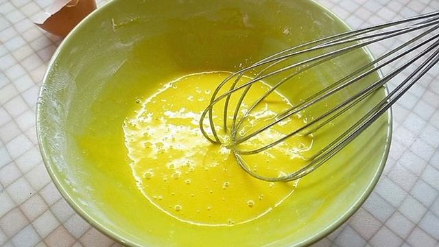Пасхальные булочки с шоколадом и фисташковым кремом