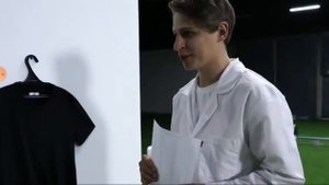 МАМИК ЧТО БУДЕТ С ЧЕРНОЙ ФУТБОЛКОЙ ЕСЛИ ЕЕ ПОСТЕРАТЬ 100 РАЗ РЕАКЦИЯ