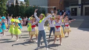 Праздничный ФЛЕШМОБ Ансамбля классического танца НОКТЮРН