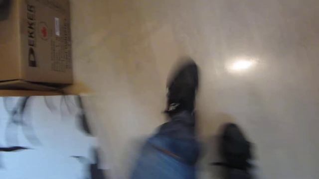 Как завязать шнурки без рук! смотреть онлайн