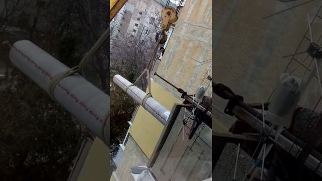 Подъем линолеума 4 метра краном