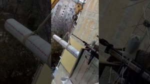 Подъем линолеума 4 метра краном
