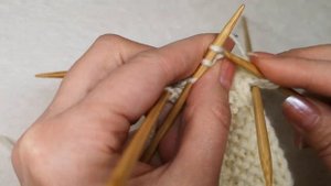 Объемные вертикальные дорожки из лицевых петель по кругу спицами. 167