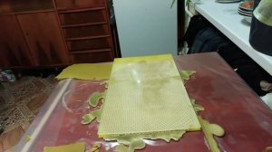 Отливка вощины на матрице