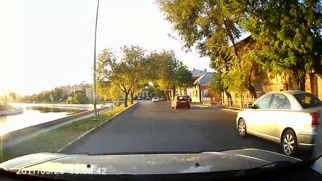 Качество записи фронтальной камеры видеорегистоатора Pramiro смотреть онлайн