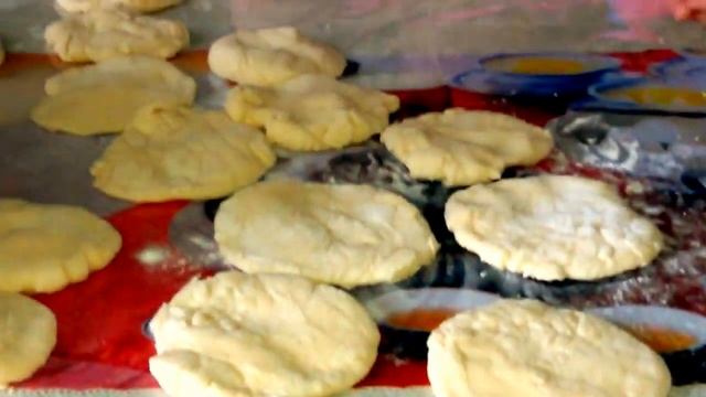 Хэлло Китти готовит СОЧНЫЕ БЕЛЯШИ смотреть онлайн