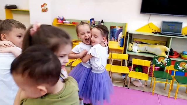 Павловский тракт (старшая и средняя группа). День дружбы смотреть онлайн