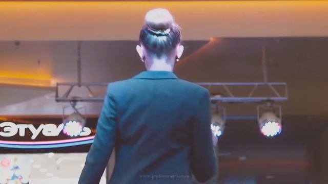 Показ магазина женской одежды SERGINETTI