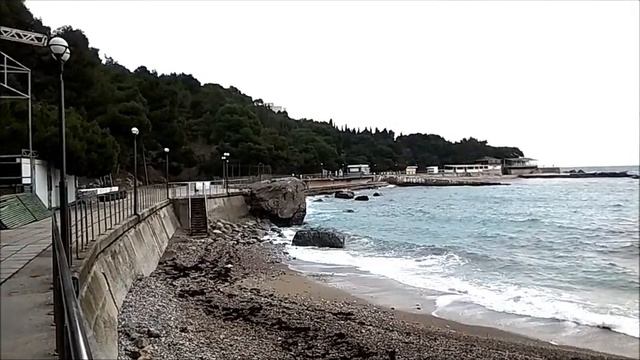 Парк в Форосе. Море. Пляж ...стройка в парке смотреть онлайн