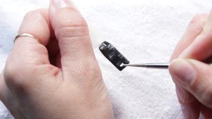 Простой дизайн ногтей веерной кистью и достом / Nail art design using fan brush and dotting tool