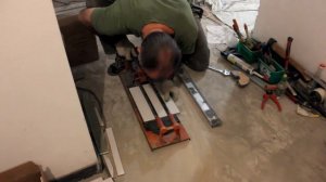 Как отрезать тонкую полосу плитки 1. 5 см. Лайфхак.